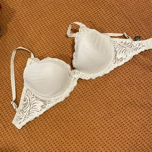 Brand new Natori bra Feathers 32DDD